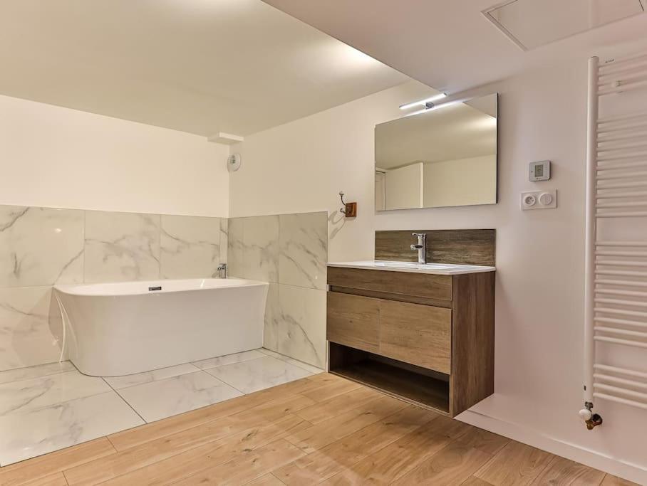 סן-ז'יל-קרואה-דה-וי Maison Familiale La Belle Vie Jacuzzi/Sauna מראה חיצוני תמונה